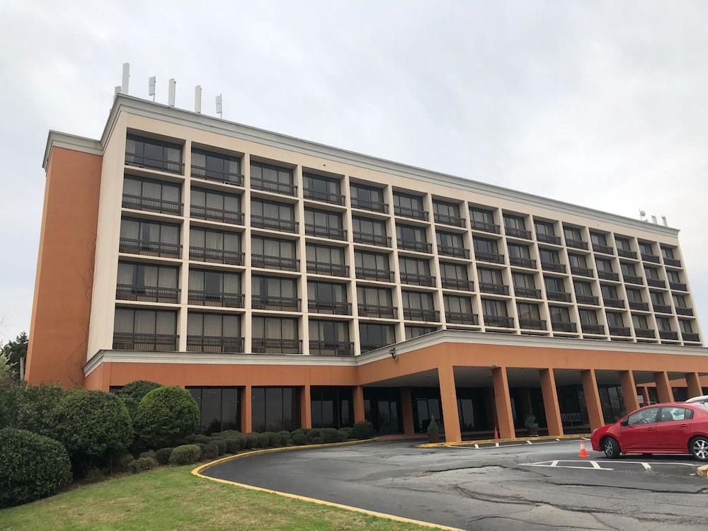 Wyndham Garden Atlanta Airport Hotel Exterior photo